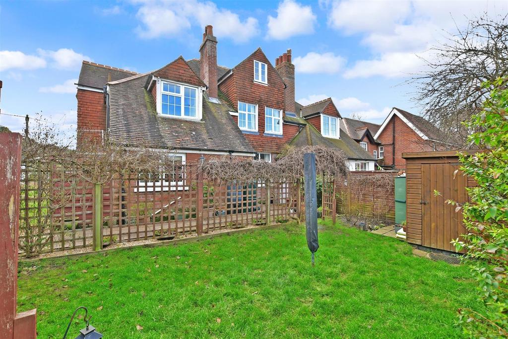 Hurst Hill, Totland Bay, Isle of Wight 3 bed for sale £220,000