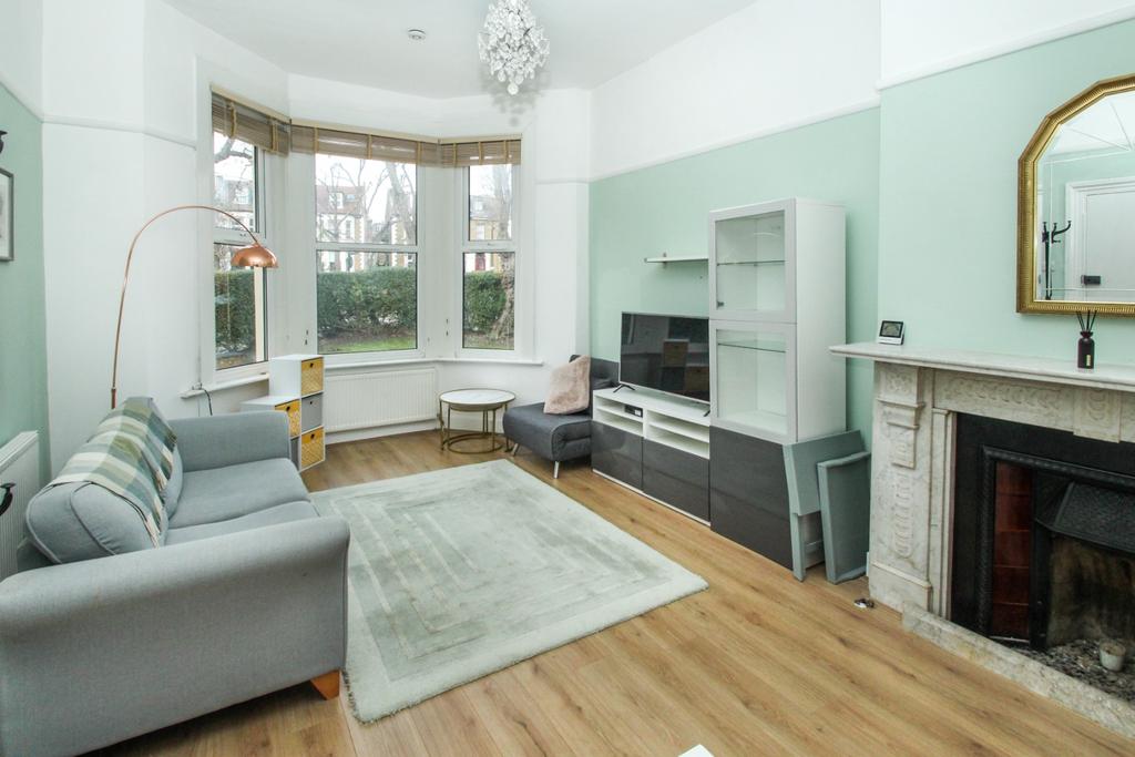 Drayton Road, Leytonstone, London... 1 bed flat £1,400 pcm (£323 pw)