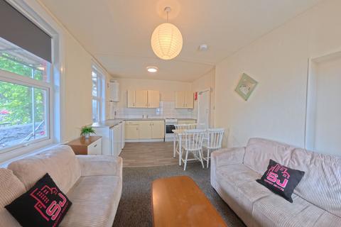 4 bedroom maisonette to rent, Coombe Road, Brighton BN2