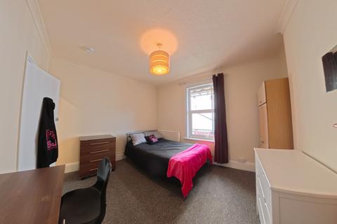 4 bedroom maisonette to rent, Coombe Road, Brighton BN2