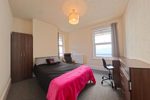 4 bedroom maisonette to rent, Coombe Road, Brighton BN2