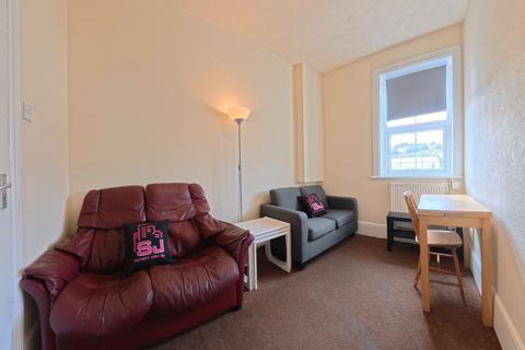 4 bedroom flat to rent, Lewes Road, Brighton BN2