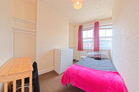 4 bedroom flat to rent, Lewes Road, Brighton BN2