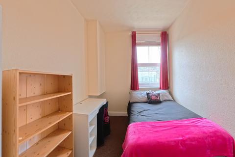 4 bedroom flat to rent, Lewes Road, Brighton BN2