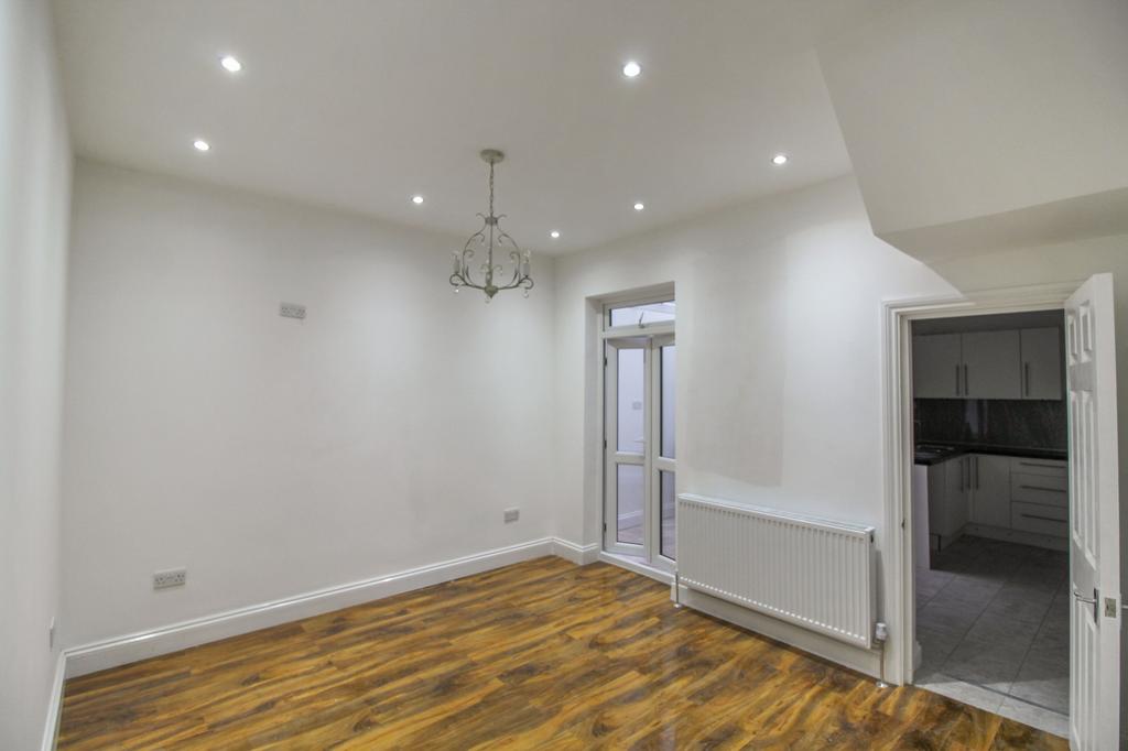 Marlow Road, East Ham E6 3 bed terraced house £2,195 pcm (£507 pw)