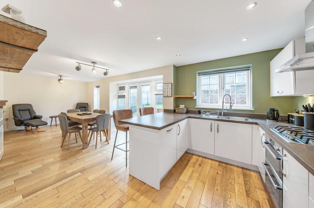 Bloom Drive, Wetherby LS22 6AR 4 bed detached house £2,260 pcm (£522 pw)