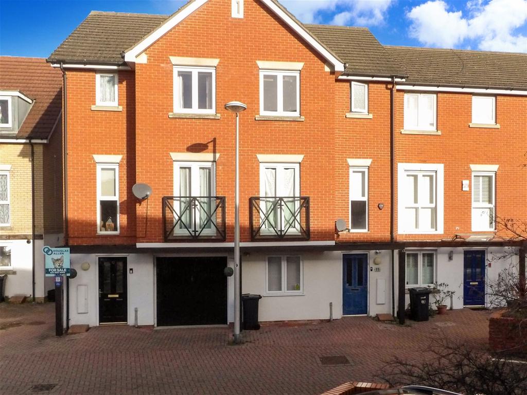 Norwich Crescent, Chadwell Heath, Essex 3 bed townhouse for sale £525,000