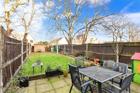 3 bedroom townhouse for sale - Norwich Crescent, Chadwell Heath, Essex