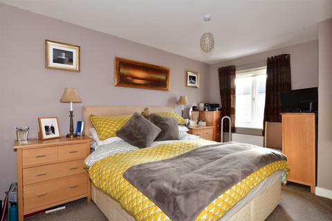 12 Norwich Crescent, Chadwell Heath, Romford, RM6 4UW