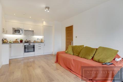 2 bedroom apartment to rent, High Road, London, N20
