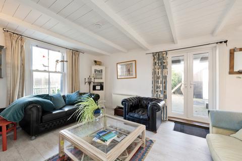1 bedroom cottage for sale, Tram Road, Rye Harbour, East Sussex TN31 7TZ