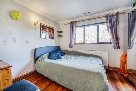 21 Alders Close, London, E11 3RZ