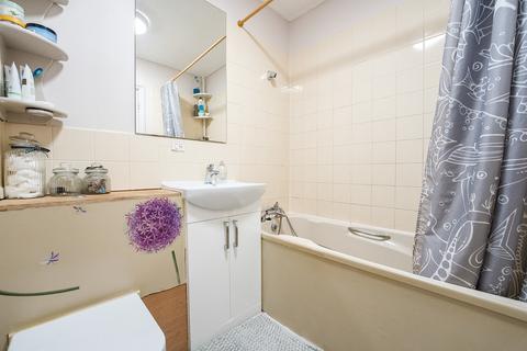 21 Alders Close, London, E11 3RZ