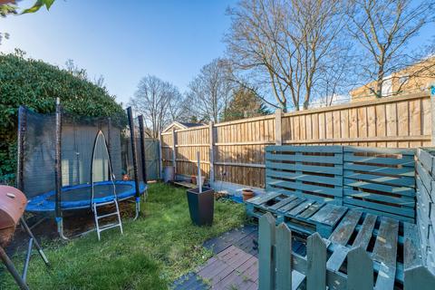 21 Alders Close, London, E11 3RZ