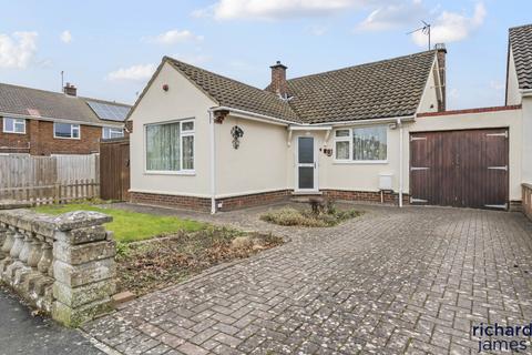 3 bedroom bungalow for sale - Arundel Close, Lawn, Swindon, Wiltshire, SN3
