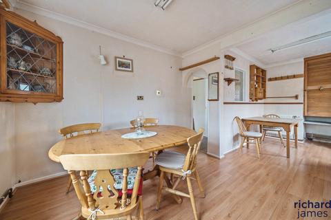 3 bedroom bungalow for sale - Arundel Close, Lawn, Swindon, Wiltshire, SN3