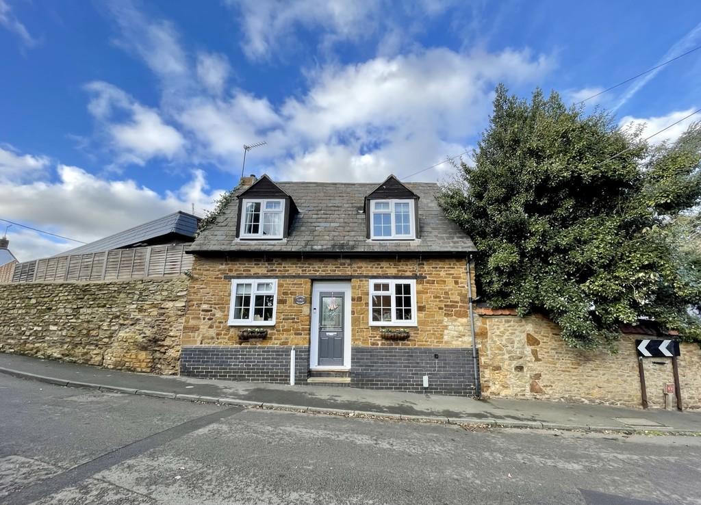 Valentine Cottage Milton Malsor NN7 3AT 2 bed cottage for sale £197,995
