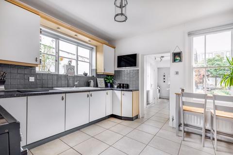 5 bedroom detached house for sale - Chapel Avenue, Addlestone