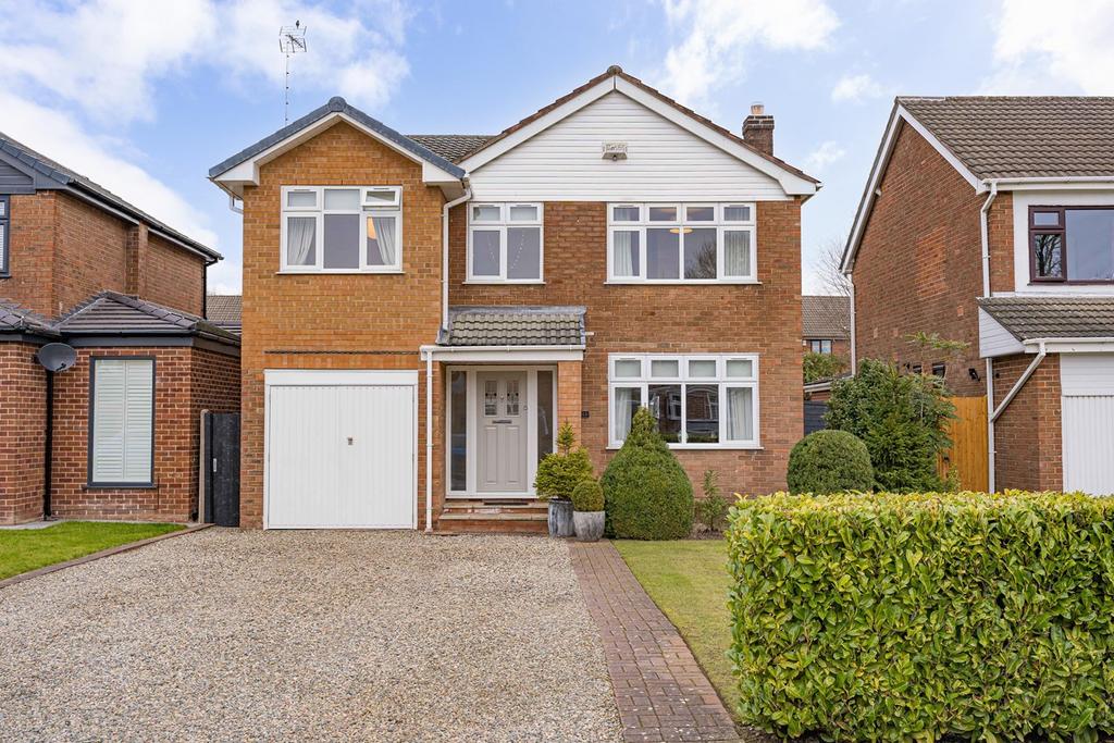 Gosling Road, Croft, Warrington, WA3 4 bed detached house £440,000