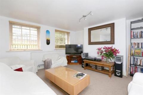 5 bedroom property to rent - Queensbridge Road, London, E8