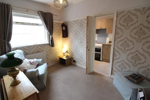 2 bedroom semi-detached bungalow for sale - Bradford Road, Sandbeds, Keighley, BD20