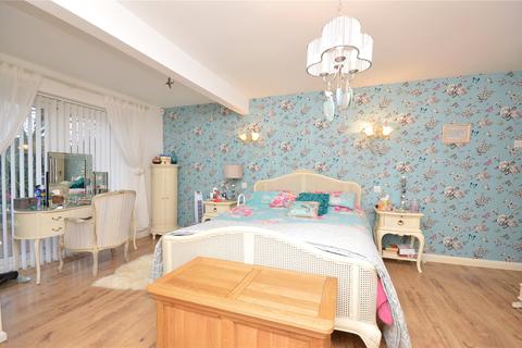 3 bedroom bungalow for sale - Collingham Drive, Garforth, Leeds, West Yorkshire