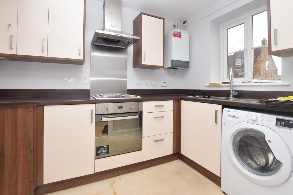 Bunting Close, Hemel Hempstead, HP3 2 bed terraced house £1,400 pcm