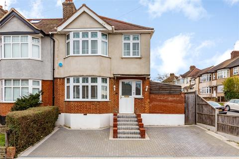 3 bedroom end of terrace house for sale - Boscombe Avenue, Hornchurch, RM11