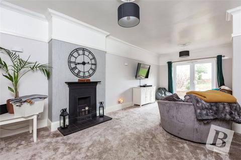 3 bedroom end of terrace house for sale - Boscombe Avenue, Hornchurch, RM11