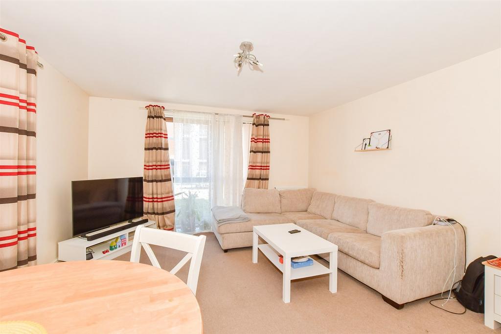 Lounge/Dining Area