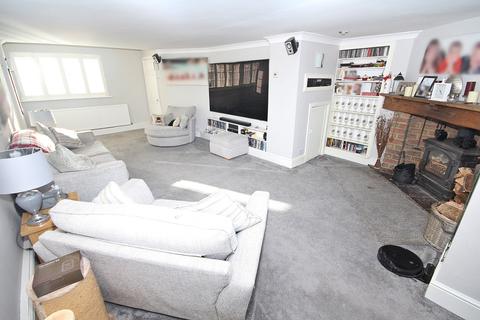 4 bedroom semi-detached house for sale - Lakefield Avenue, Toddington