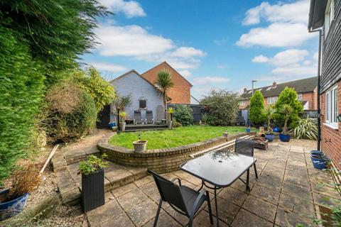 4 Ashridge Close, Bovingdon, Hemel Hempstead, HP3 0QG