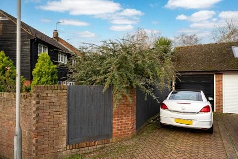 4 Ashridge Close, Bovingdon, Hemel Hempstead, HP3 0QG