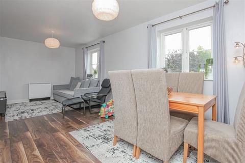 2 bedroom flat for sale, Rosemary Drive, Banbury