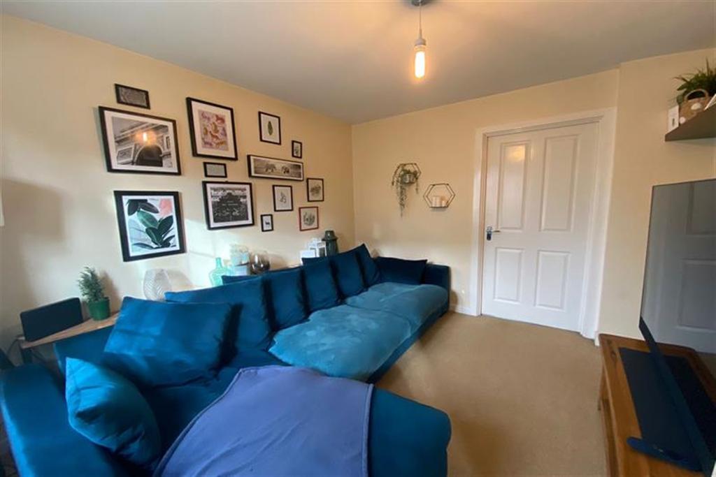 Whitehead Way, Buckingham, Buckingham, Buckinghamshire, MK18 2 bed terraced house £1,200 pcm