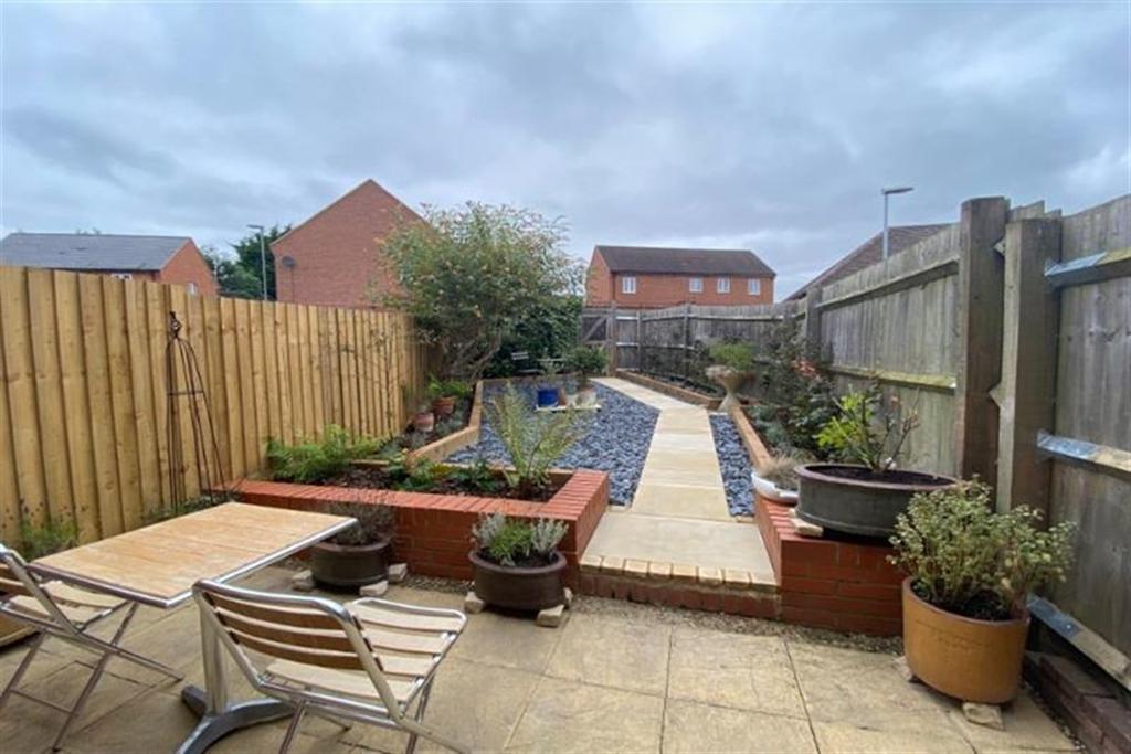 Whitehead Way, Buckingham, Buckingham, Buckinghamshire, MK18 2 bed terraced house £1,200 pcm