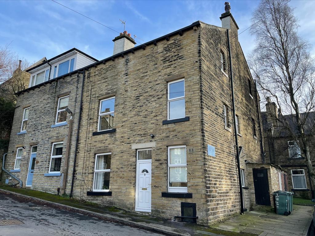 Oak Street, Haworth BD22 4 bed end of terrace house £725 pcm (£167 pw)