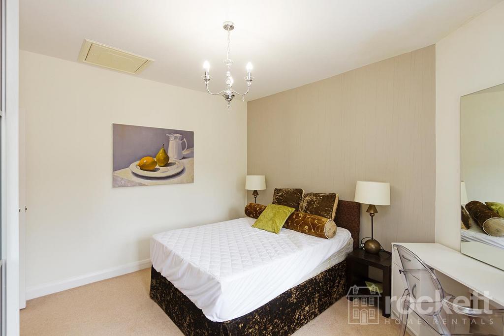 4 Kings Oak Court gwi