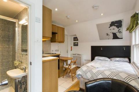 Studio to rent, Finchley Road, Hampstead, London, NW3