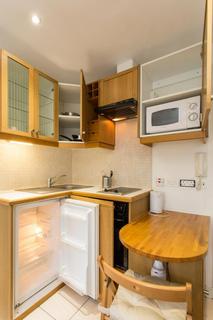 Studio to rent, Finchley Road, Hampstead, London, NW3