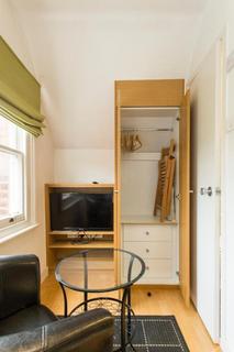 Studio to rent, Finchley Road, Hampstead, London, NW3