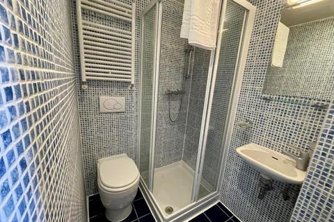 undefined, Fulham Palace Road, Hammersmith, London, W6