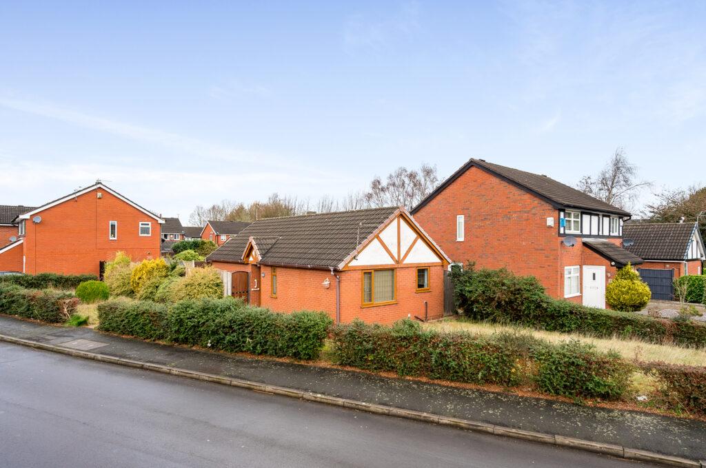 Redburn Close, Poolstock, Wigan, WN3 5BQ 2 bed detached bungalow £150,000