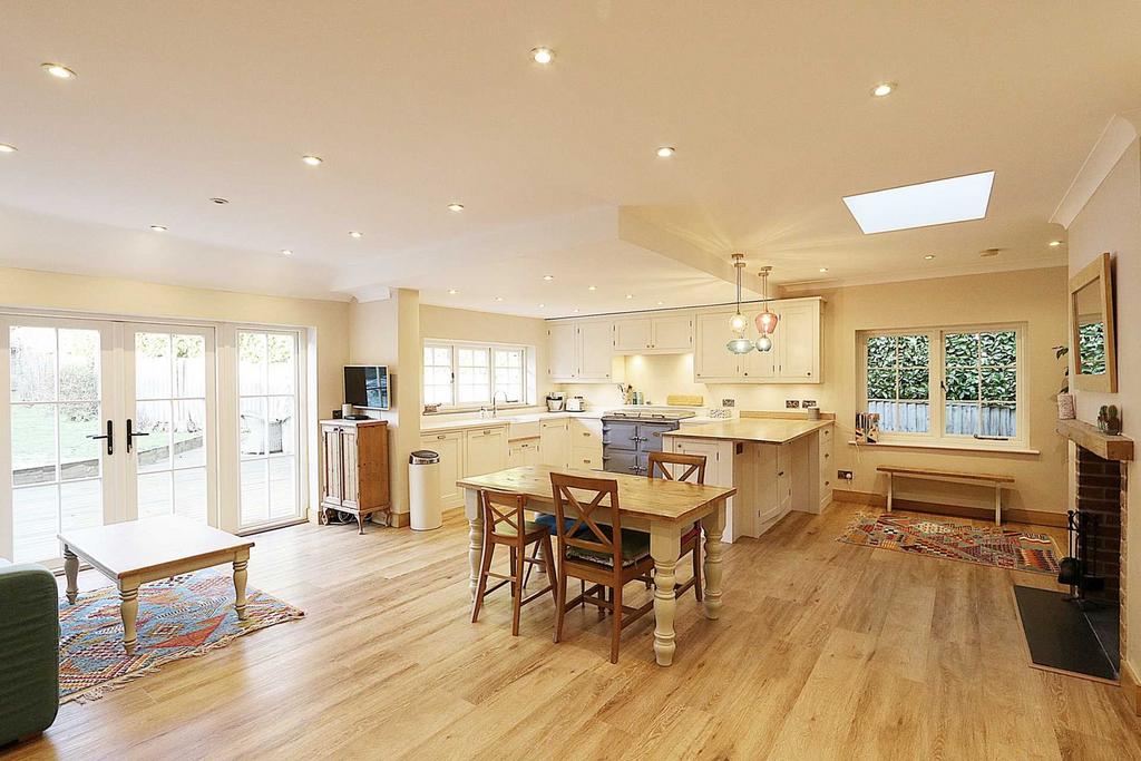 Bere Court Road, Pangbourne, Berkshire 5 bed detached house for sale £1,595,000