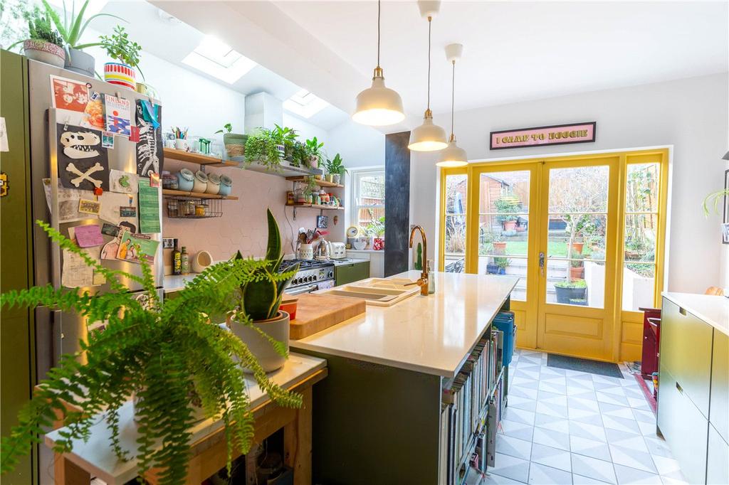 Ladysmith Road, St. Albans... 4 bed semidetached house £800,000