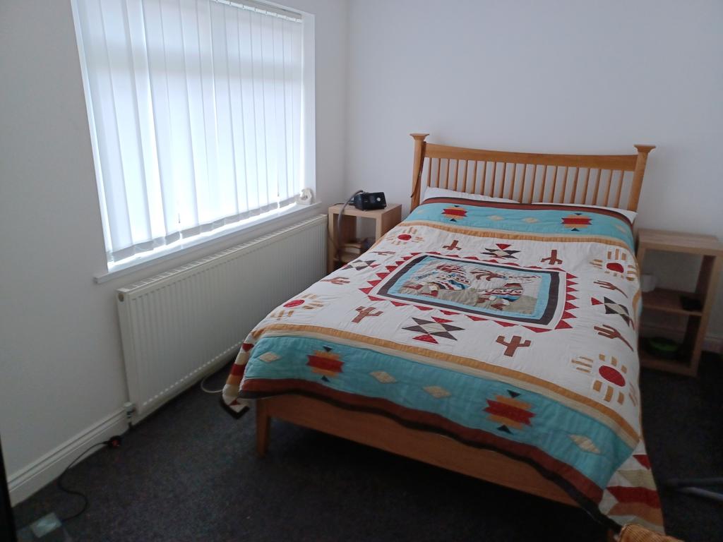 13 Derwent Bed1