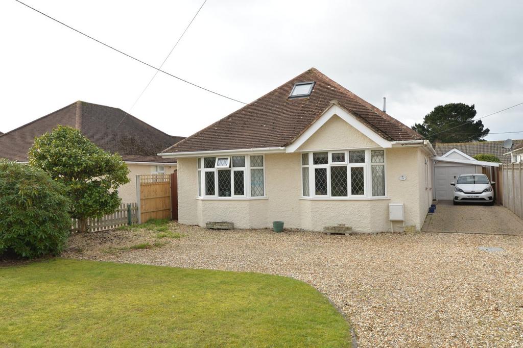 Barton Lane, Barton on Sea, New Milton, Hampshire, BH25 3 bed bungalow