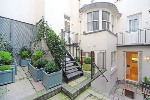 4 bedroom terraced house for sale - Chesham Mews, Belgravia, London, SW1X
