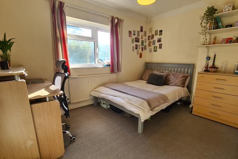4 bedroom semi-detached house to rent - Southall Avenue, Brighton BN2