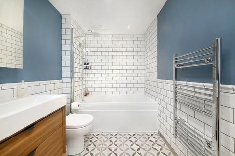 2 bedroom flat for sale, Warwick Building, 366 Queenstown Road, London